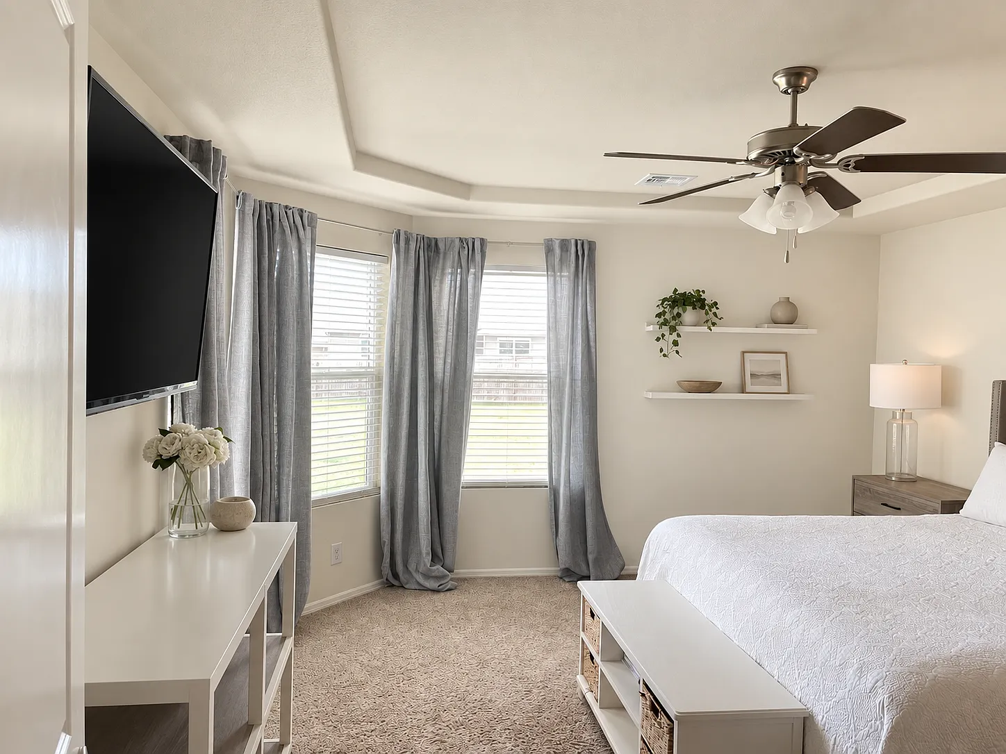 4 bed, 1922 sqft, $2,565 — Photo 4