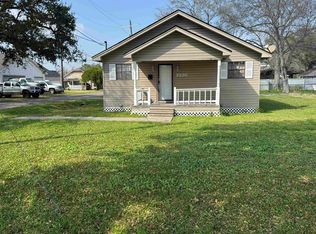 2230 Armstrong Ave, Port Neches, TX 77651