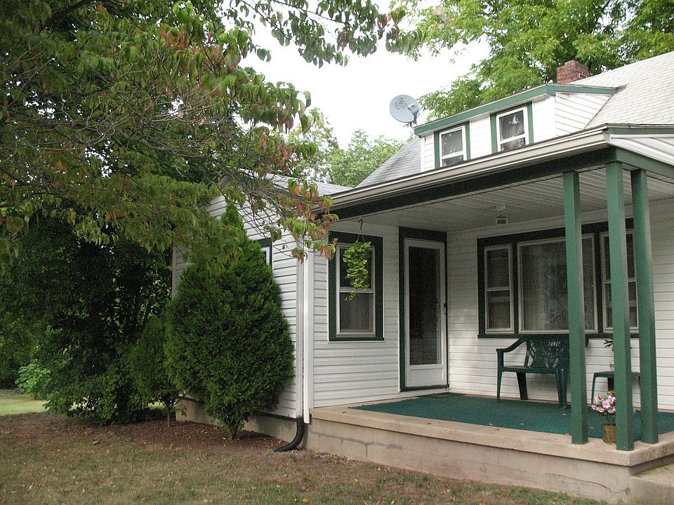 COVERED FRONT PORCH