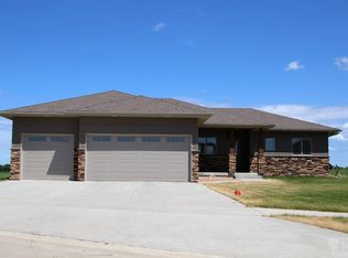 1427 Amber Ct, Mason City, IA 50401