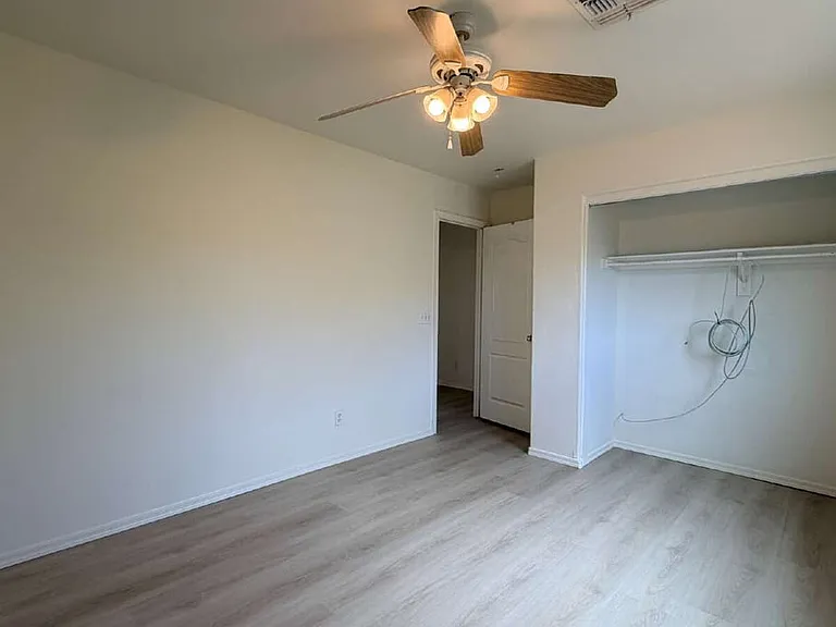 571 E Reflection Pl — Photo 18