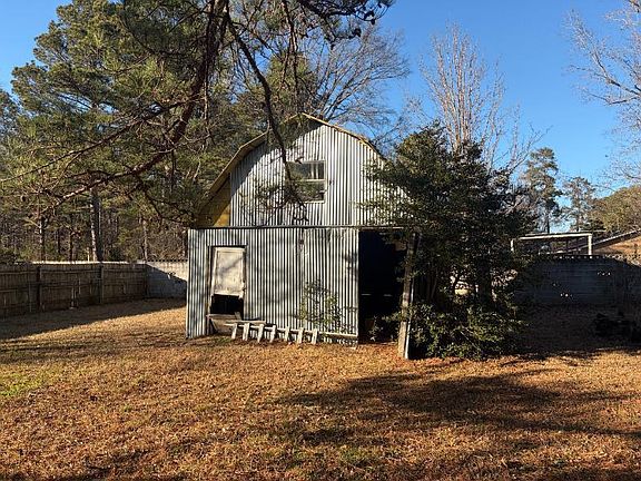 5th image of 301 Meadowlane Dr