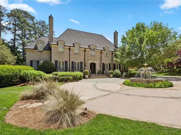 305 Forrest Lake Dr, Sandy Springs, GA 30327