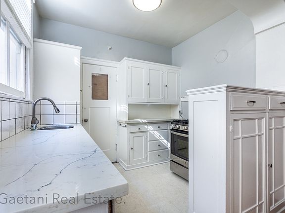 5th image of 1355 Bay St APT 6