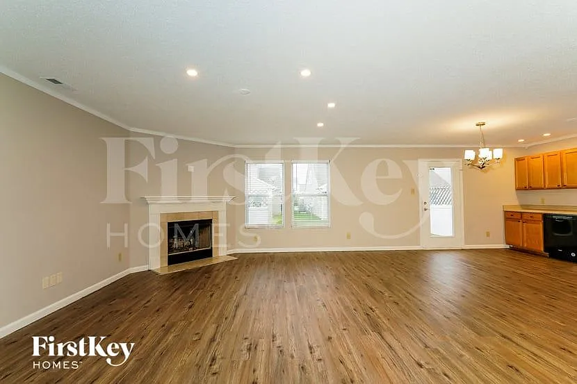 3 bed, 2.0 bath, 1593 sqft, $1,945 — Photo 3