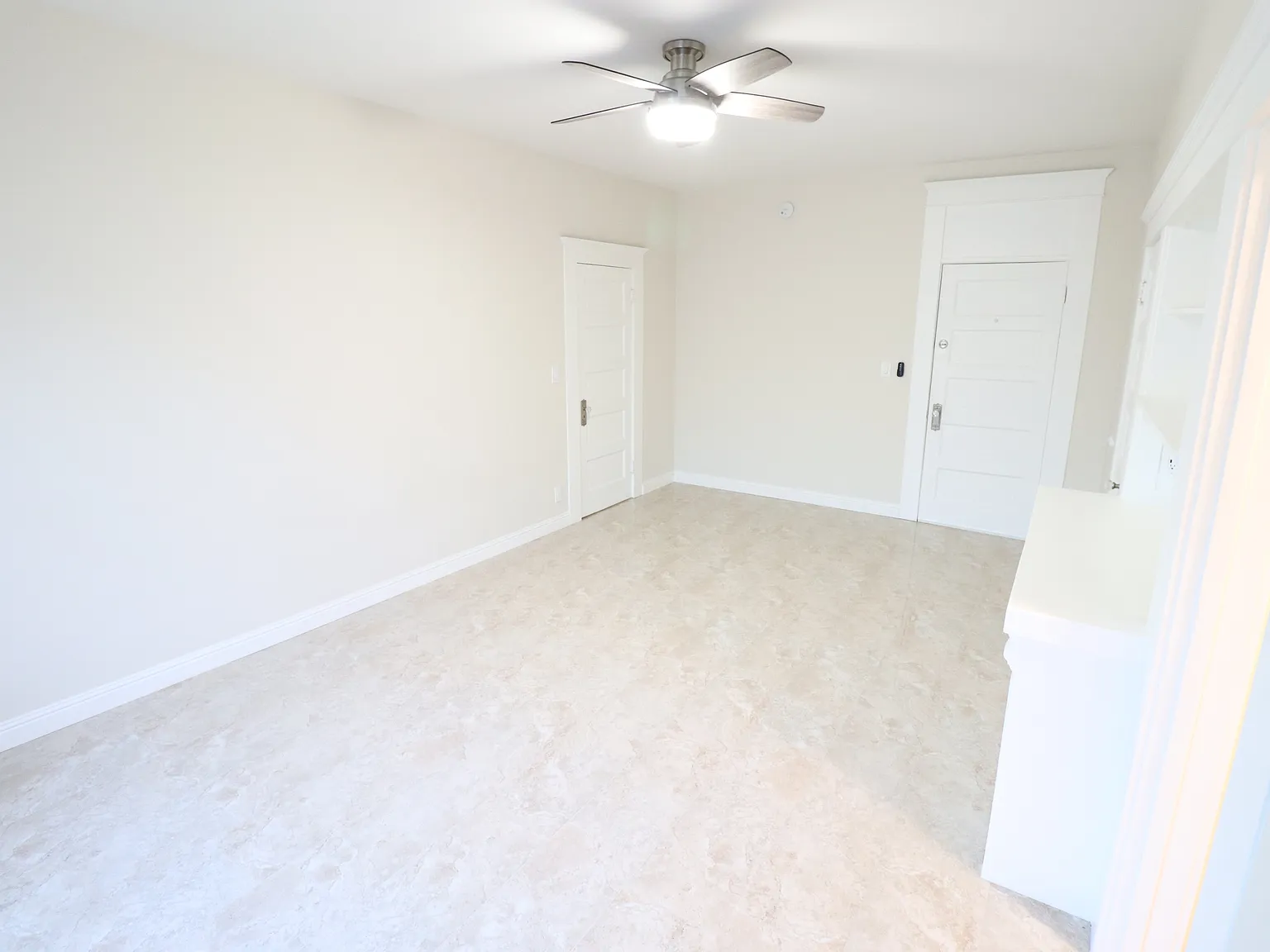 Studio, 400 sqft, $1,550 — Photo 3