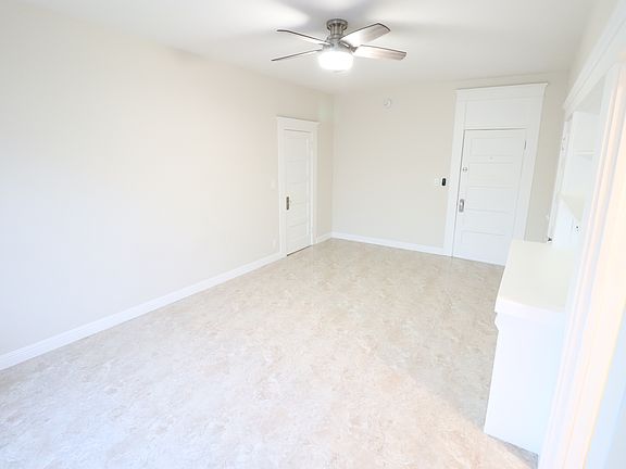 3rd image of 986 E Main St #103