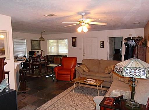 4th image of 2302 Carnation Ct