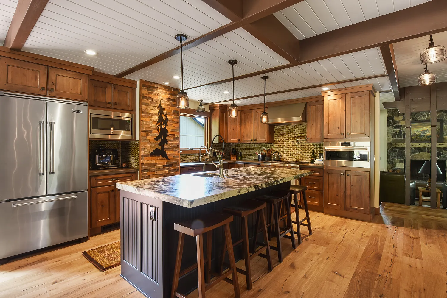 3 bed, 3.5 bath, 2400 sqft, $6,500 — Photo 3