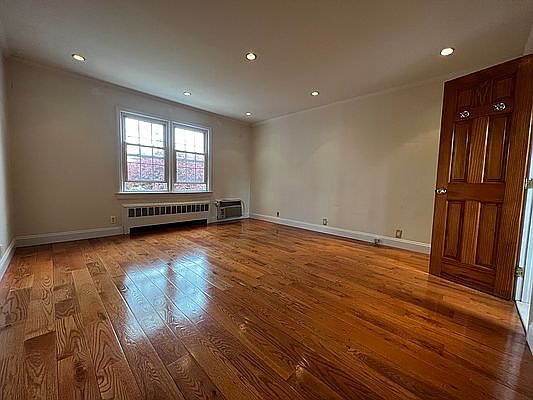 2nd image of 15-33 Utopia Pkwy Floor 1