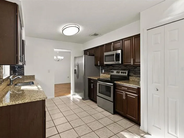 8413 Shady Glen Dr — Photo 10