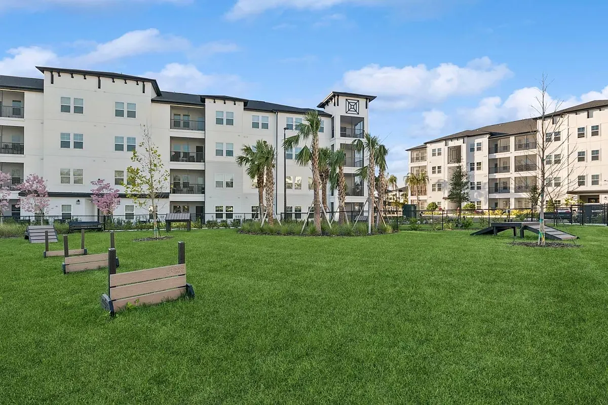 Waterleigh Village Luxury Apartments — Photo 4