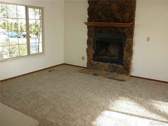 2nd image of 902 185th St Ct E Cir