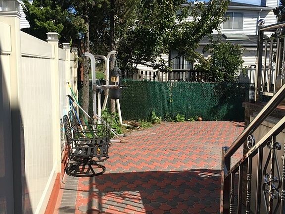 5th image of 1407 E 70th St
