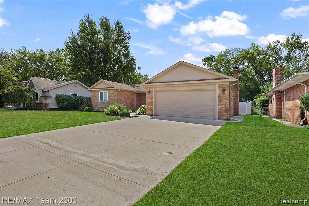 3 bed, 2.0 bath, 1471 sqft, $2,700 — Photo 4