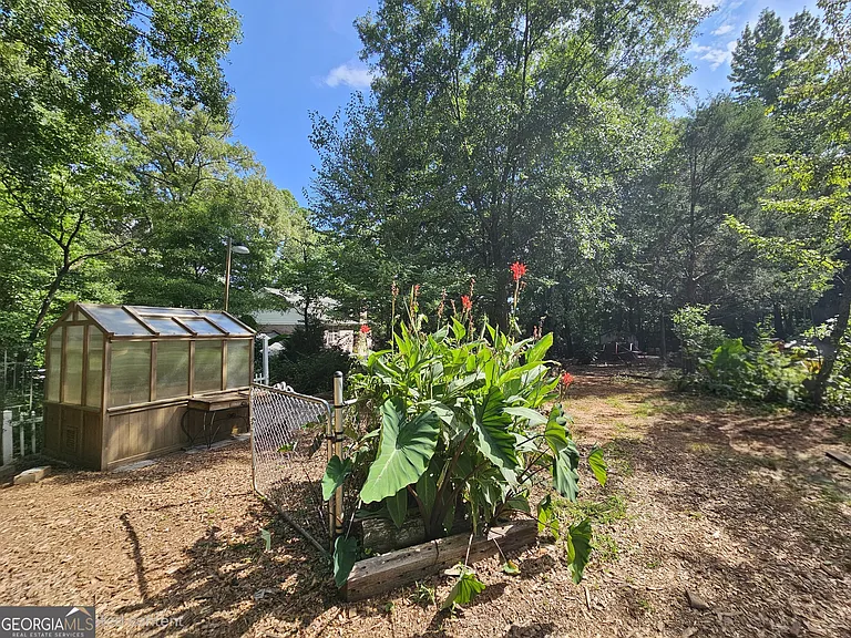 615 Kings Rd — Photo 32