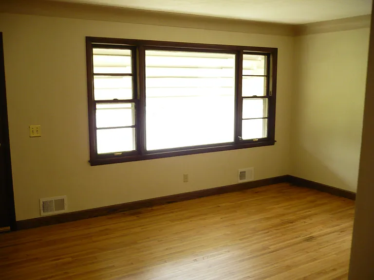 543 Locust St — Photo 9