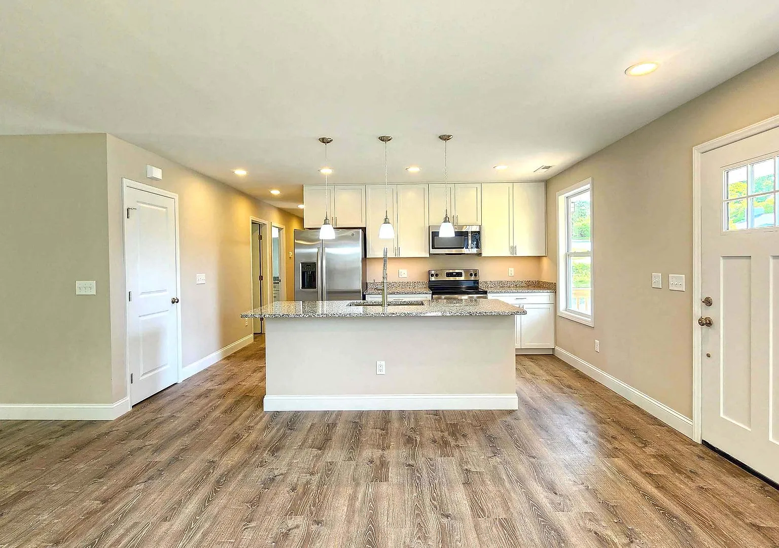 Lovely Newer Home — Photo 3