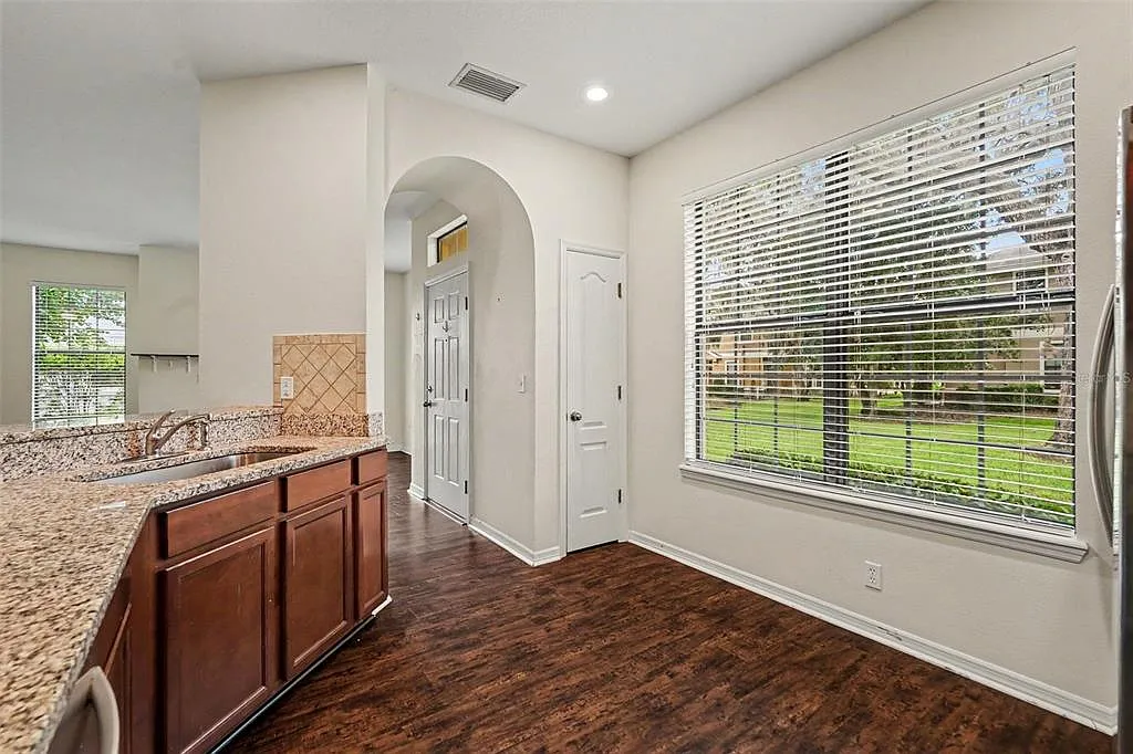 3 bed, 2.5 bath, 1594 sqft, $2,350 — Photo 4