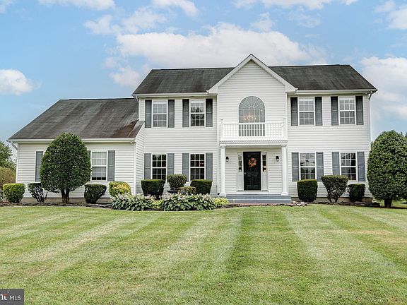 2nd image of 202 W Thomas Ct