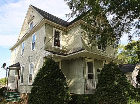 512 N Warren Ave, Freeport, IL 61032