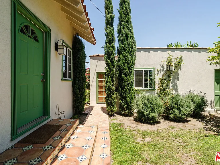 2735 Clyde Ave — Photo 43