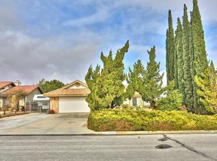 13424 Mountain Dr, Hesperia, CA 92344