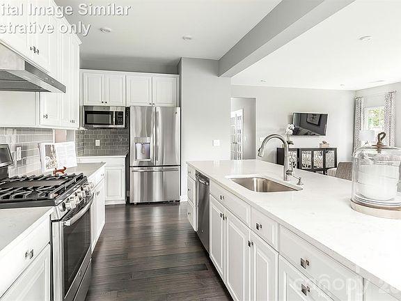 2nd image of 2055 Fernway Dr