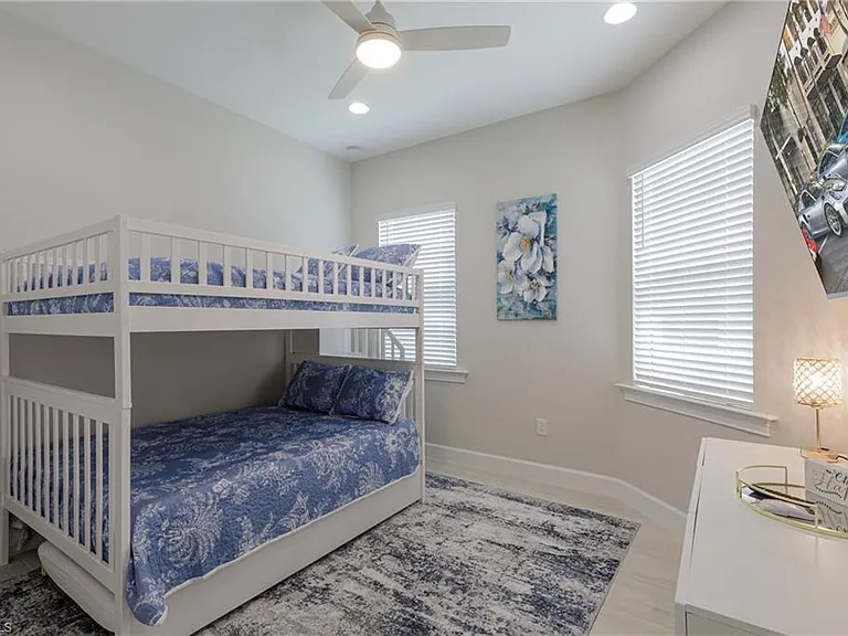 8909 Yucatan Ct — Photo 16
