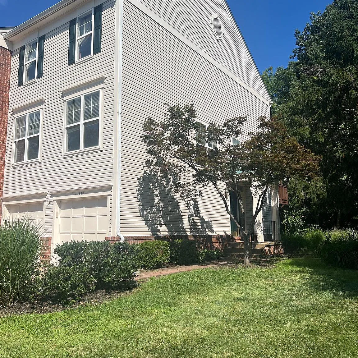 3 bed, 4.0 bath, 2100 sqft, $3,300 — Photo 2