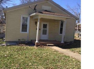 421 S 10th St, Petersburg, IL 62675