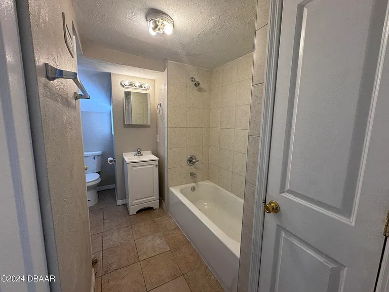 1304 Holly Ave — Photo 10