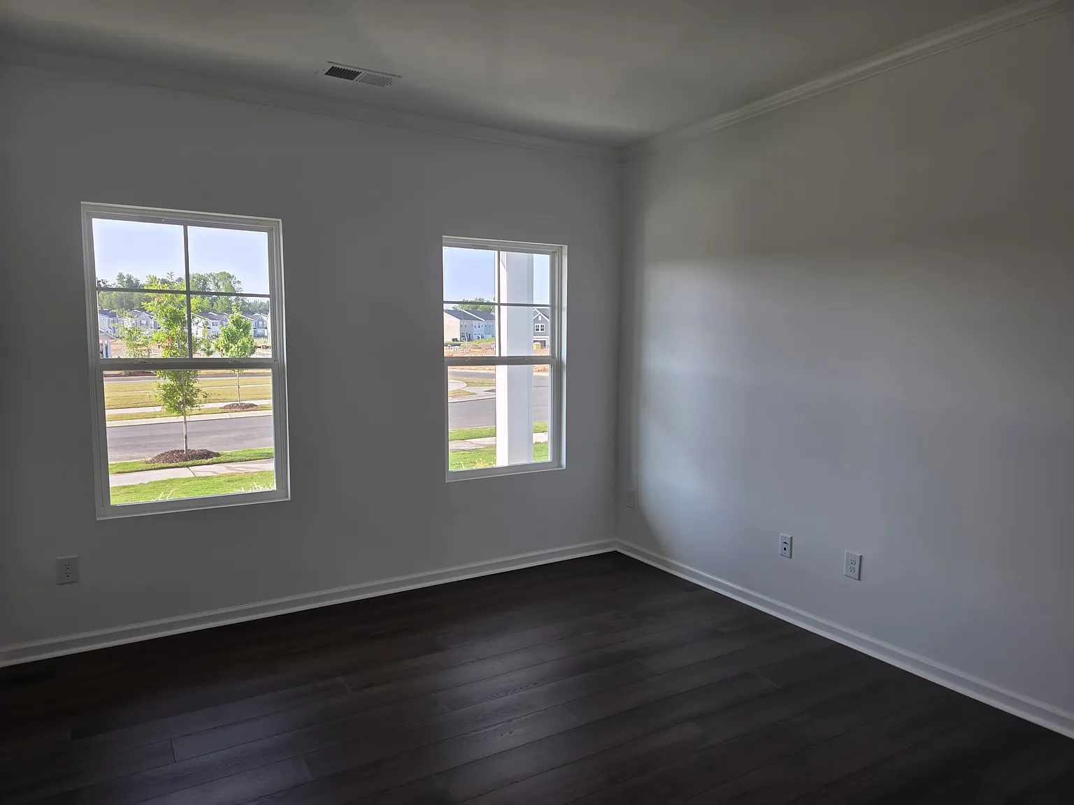 4 bed, 2.5 bath, 2475 sqft, $2,145 — Photo 4
