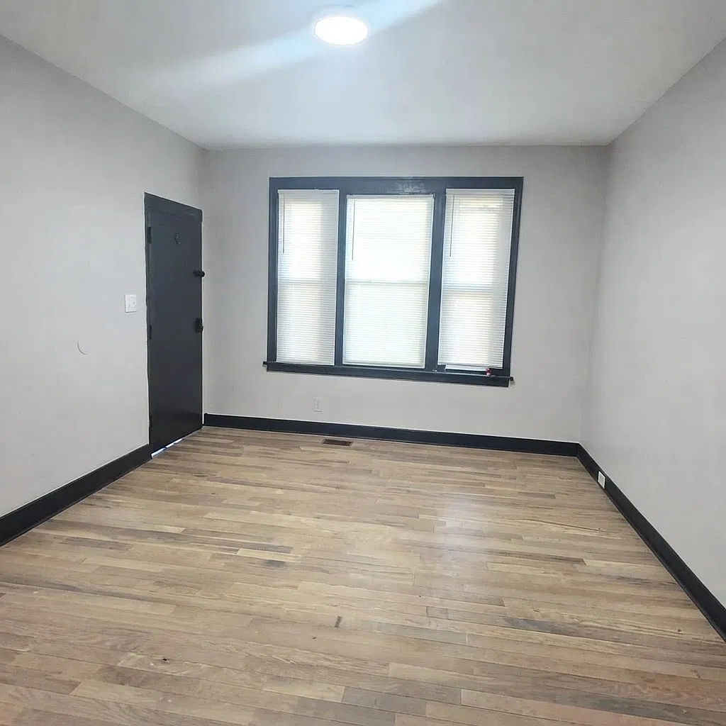 3 bed, 1100 sqft, $1,700 — Photo 3