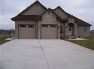 692 E Barrington Pl, Warsaw, IN 46582