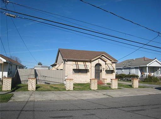 1st image of 604 West Dr
