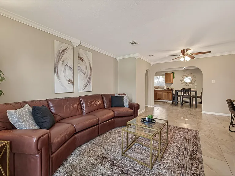 515 Ogilvie St — Photo 3