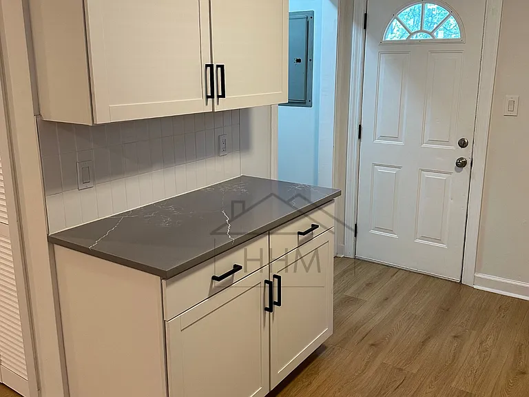 906 Hill Top Dr — Photo 7