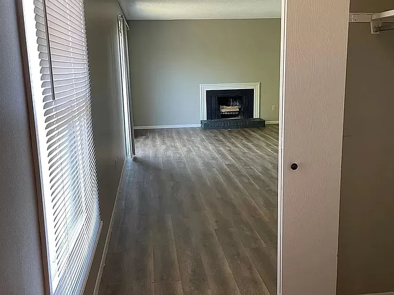 Woodhue Apartments — Photo 9