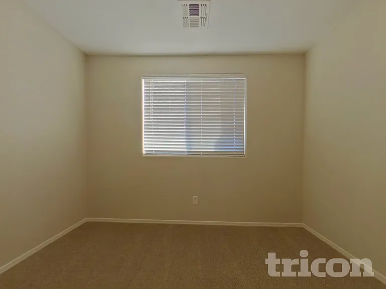 506 S 124th Ave — Photo 12