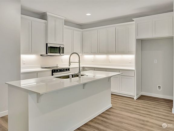 3rd image of 1553 Harvest Avenue SE