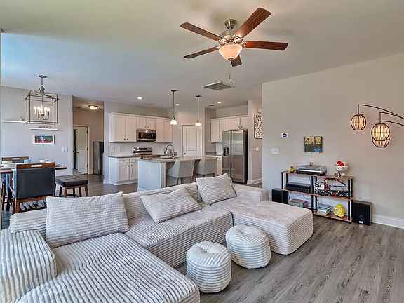 5th image of 453 Blue Robin Ln