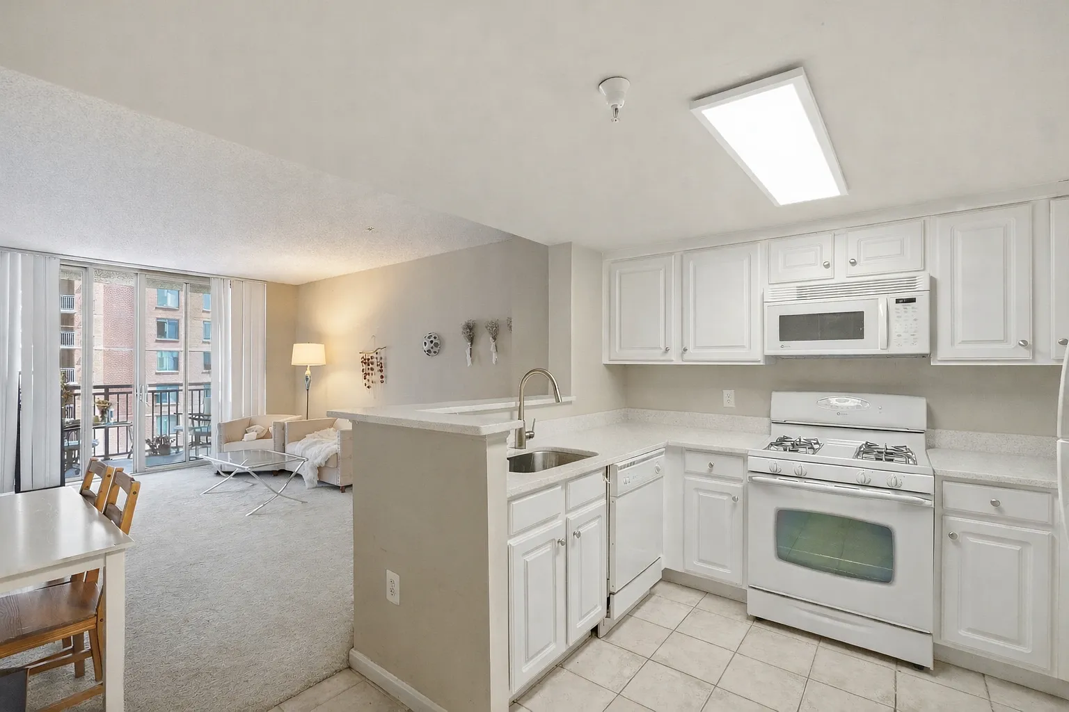1 bed, 796 sqft, $2,000 — Photo 3