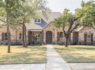 1156 Falcon Ridge Dr, Kennedale, TX 76060