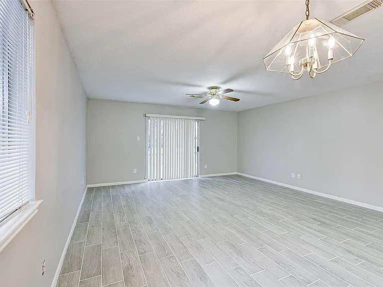 7815 Barnhill Dr — Photo 8