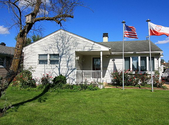 3rd image of 2213 Cedar St