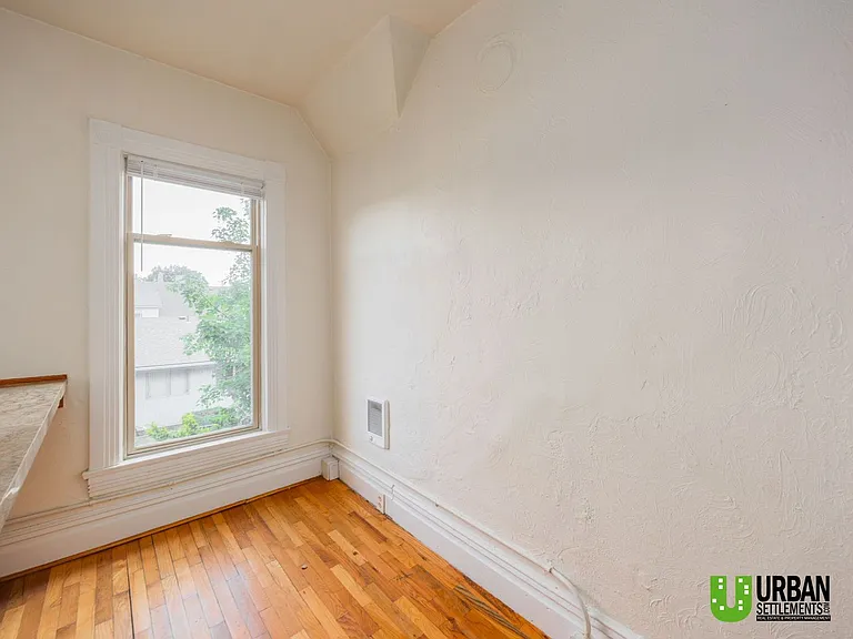 828 W Cleveland Ave — Photo 2