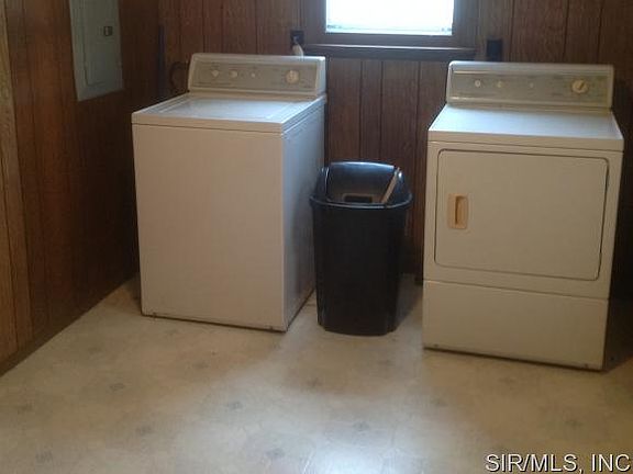 2nd image of 700 N Deneen St