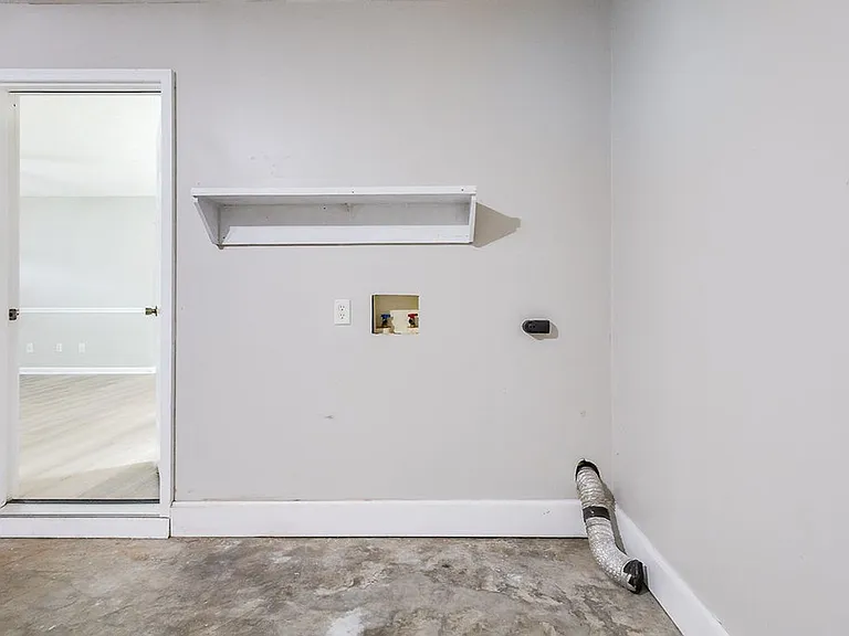 308 Barrister Cir — Photo 22