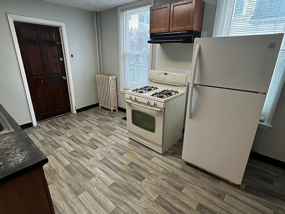 1st image of 18 Cliff St #1